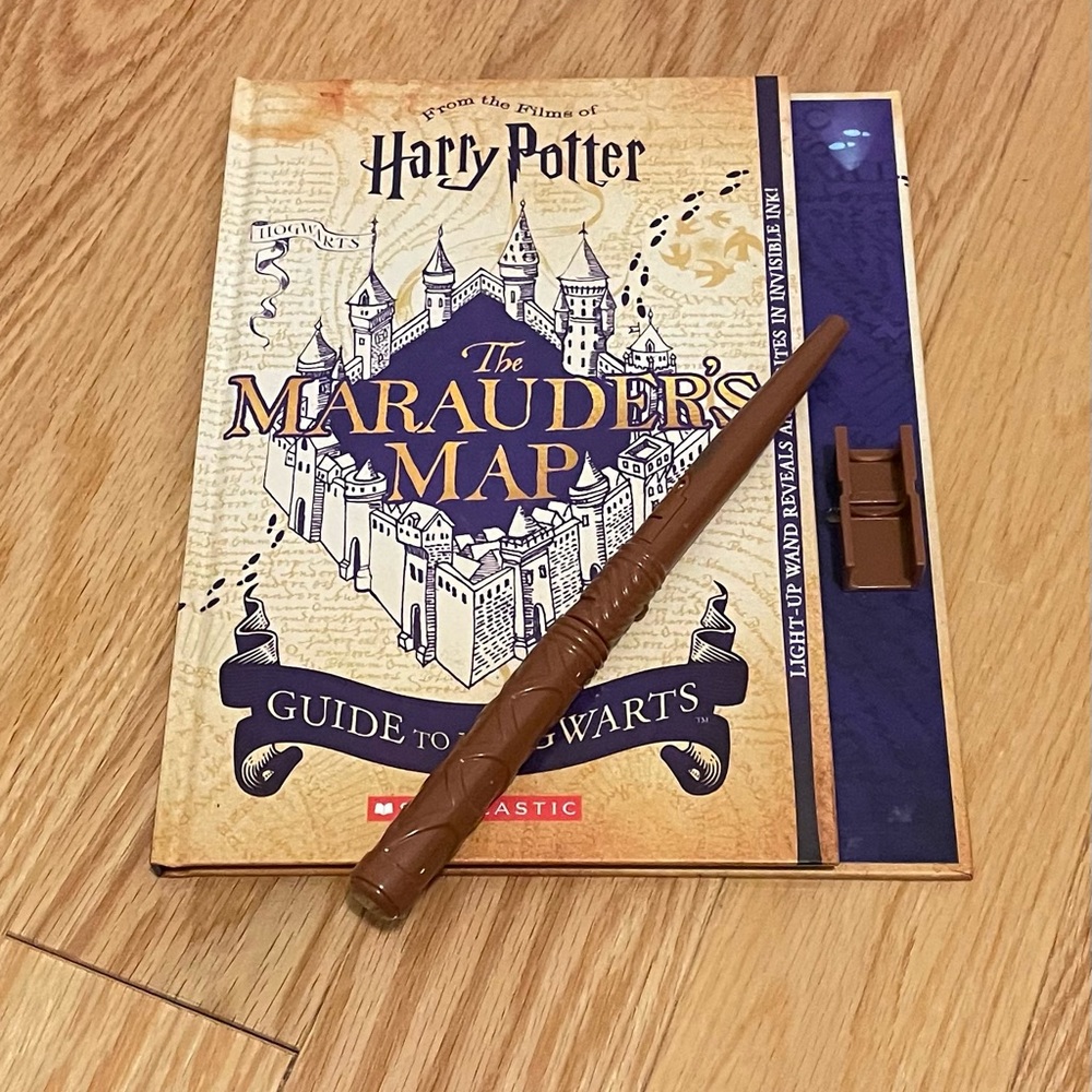 Scholastic Harry Potter The Marauder’s Map book with light up wand